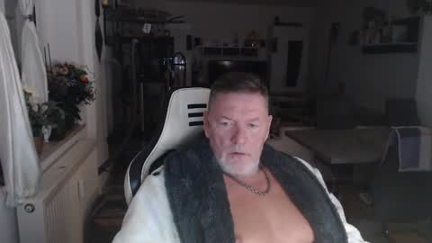 deinprinz2312 online show from October 1, 2025, 5:02 am