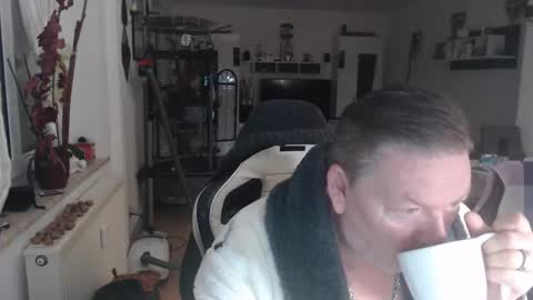 deinprinz2312 online show from November 18, 2025, 5:34 am