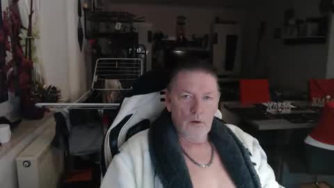 deinprinz2312 online show from January 13, 2026, 4:51 am