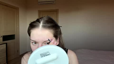 Mila online show from April 5, 2026, 2:14 pm