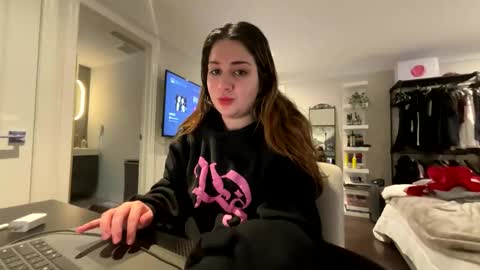 Delara V online show from February 21, 2026, 9:05 pm