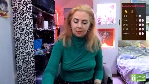 Delicacat online show from September 19, 2025, 9:37 pm