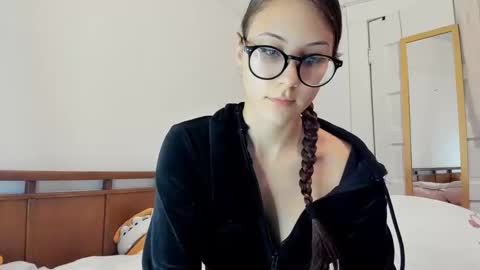 deliciousnoni online show from December 15, 2025, 6:06 am