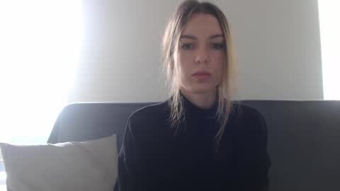 Aurora online show from October 3, 2025, 6:54 am