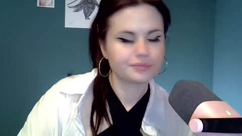 dellacrush_ online show from February 20, 2025, 8:47 pm