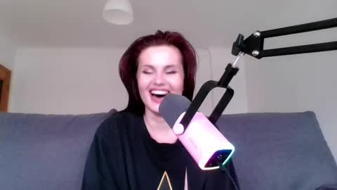 dellacrush_ online show from March 5, 2025, 2:34 pm