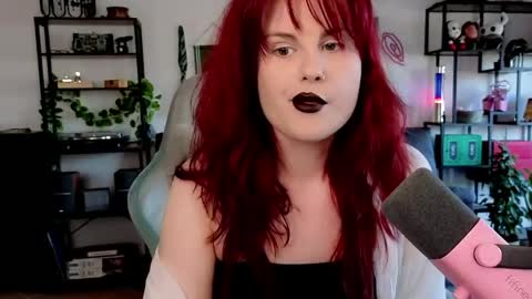 dellacrush_ online show from April 15, 2026, 5:31 pm