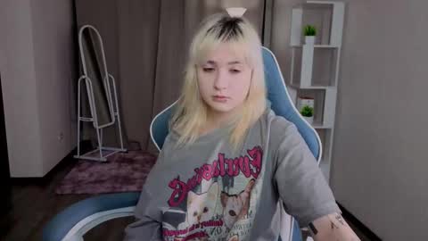 Snapshot of delli_swots chatting on December 1, 2025, 4:34 pm Delli swots online show from December 1, 2025, 4:34 pm