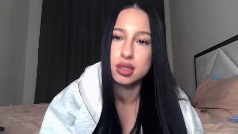 Snapshot of delly_love chatting on October 5, 2025, 12:09 am delly_love online show from October 5, 2025, 12:09 am
