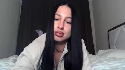 Snapshot of delly_love chatting on October 12, 2025, 8:19 pm delly_love online show from October 12, 2025, 8:19 pm