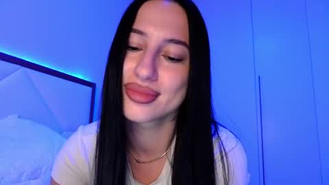 delly_love online show from June 10, 2026, 7:02 pm