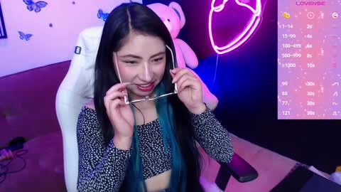 Snapshot of demyanderson_ chatting on January 22, 2025, 9:43 pm Demy online show from January 22, 2025, 9:43 pm