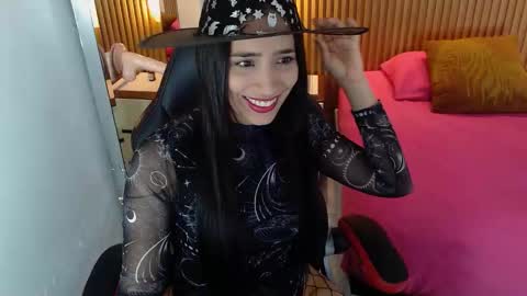 D E N I S  online show from October 31, 2025, 1:01 pm