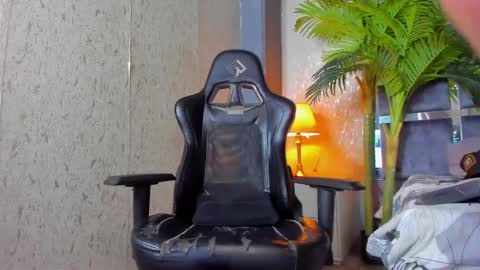 dennis_cox_ online show from February 21, 2025, 4:59 pm