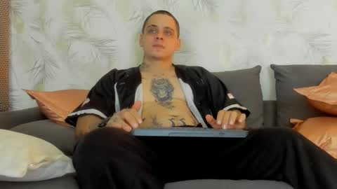 dennis munera online show from February 16, 2025, 11:38 am