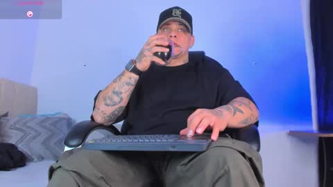 dennis munera online show from October 17, 2025, 11:57 am