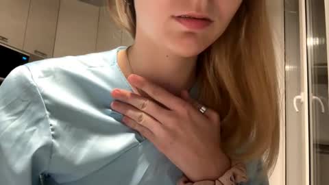 Denni online show from September 16, 2025, 6:53 pm