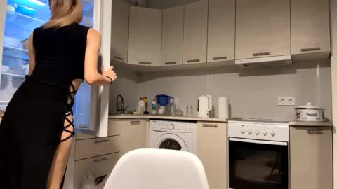 Denni online show from October 9, 2025, 5:22 pm