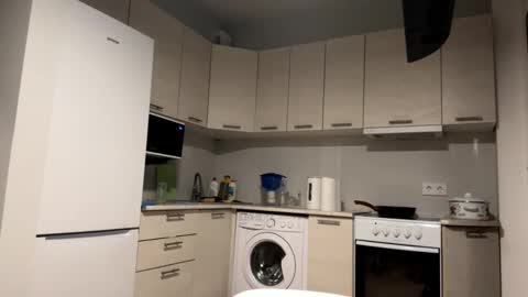 Denni online show from November 2, 2025, 3:25 pm