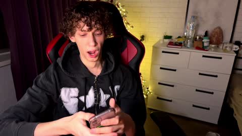 Snapshot of denobluora chatting on December 14, 2024, 2:12 am Jasper   online show from December 14, 2024, 2:12 am