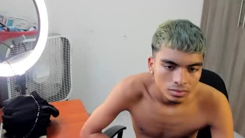 dereck_dosantos online show from March 13, 2026, 10:38 pm