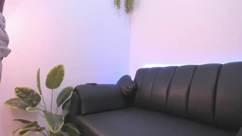 Snapshot of dereck_g chatting on April 10, 2026, 8:24 pm dereck_g online show from April 10, 2026, 8:24 pm