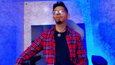 Snapshot of dereck_monroe chatting on December 17, 2025, 11:38 am Dereck online show from December 17, 2025, 11:38 am