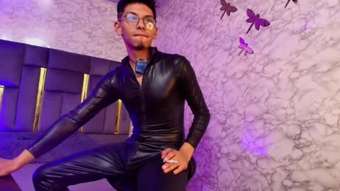 Snapshot of dereck_monroe chatting on December 21, 2025, 10:22 am Dereck online show from December 21, 2025, 10:22 am