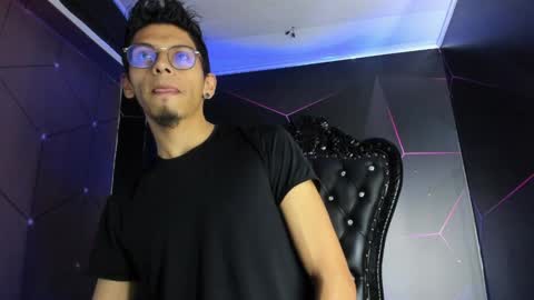 Snapshot of dereck_monroe chatting on May 4, 2026, 3:57 am Dereck online show from May 4, 2026, 3:57 am