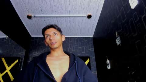 Snapshot of dereck_monroe chatting on May 23, 2026, 1:55 am Dereck online show from May 23, 2026, 1:55 am