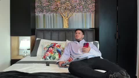 Snapshot of derek_hussain chatting on December 24, 2024, 11:33 pm Derek Hussain online show from December 24, 2024, 11:33 pm