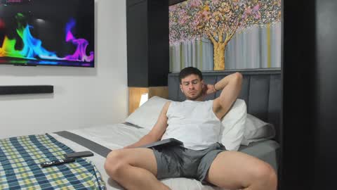 Snapshot of derek_hussain chatting on January 22, 2025, 1:53 am Derek Hussain online show from January 22, 2025, 1:53 am