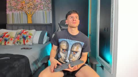 Snapshot of derek_hussain chatting on October 29, 2025, 2:14 am Derek Hussain online show from October 29, 2025, 2:14 am