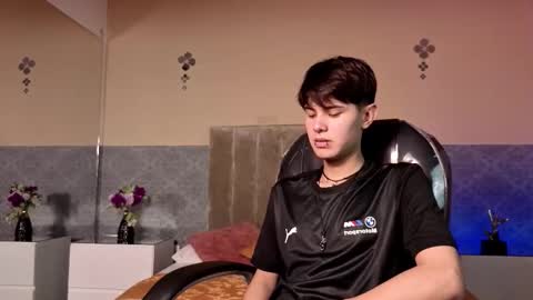 Snapshot of derek_sinn chatting on February 11, 2026, 8:25 pm derek_sinn online show from February 11, 2026, 8:25 pm