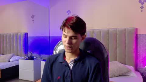 derek_sinn online show from April 4, 2026, 7:55 pm