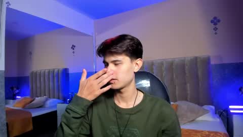 derek_sinn online show from April 15, 2026, 9:59 pm