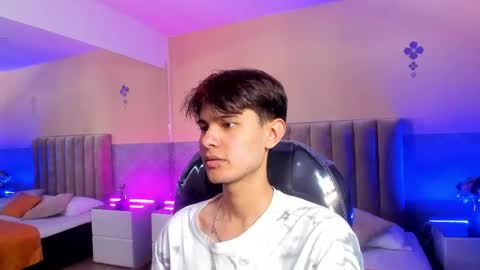 derek_sinn online show from April 16, 2026, 7:58 pm