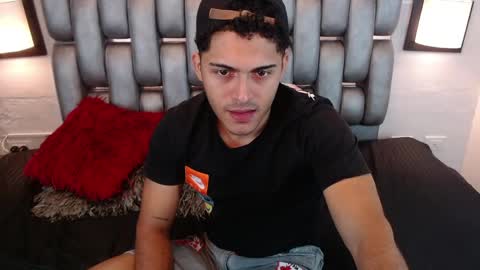 D E R E K online show from April 8, 2026, 11:32 am