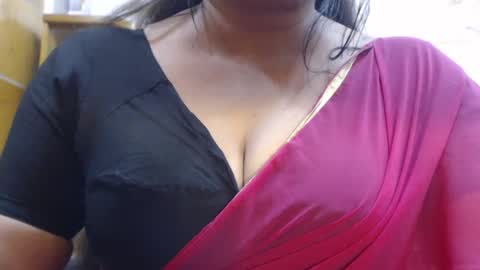 Snapshot of desimaisa130 chatting on June 16, 2026, 5:59 pm Maisa online show from June 16, 2026, 5:59 pm