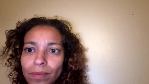 Snapshot of desirelillypuff chatting on April 16, 2026, 2:12 am desirelillypuff online show from April 16, 2026, 2:12 am