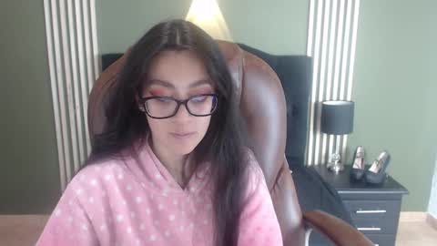 Snapshot of desiring__angel chatting on December 12, 2024, 9:58 pm Desiring Angel online show from December 12, 2024, 9:58 pm