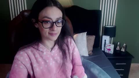 Snapshot of desiring__angel chatting on December 14, 2024, 12:33 pm Desiring Angel online show from December 14, 2024, 12:33 pm