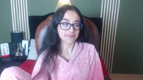 Snapshot of desiring__angel chatting on January 7, 2025, 5:53 pm Desiring Angel online show from January 7, 2025, 5:53 pm