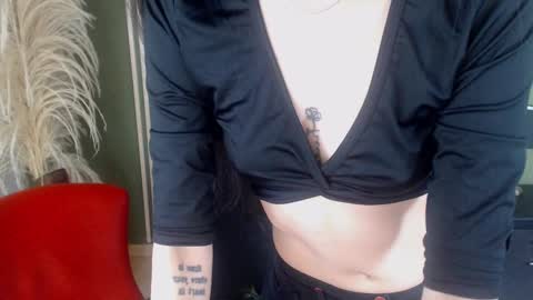 Snapshot of desiring__angel chatting on January 25, 2025, 9:04 pm Desiring Angel online show from January 25, 2025, 9:04 pm