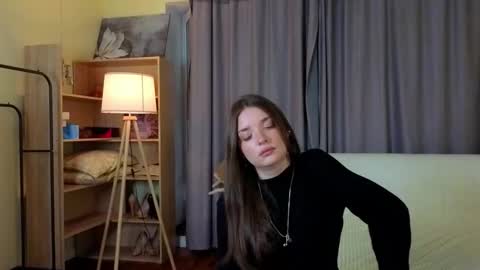 Snapshot of dessiehollembaek chatting on October 28, 2025, 1:03 pm kristine online show from October 28, 2025, 1:03 pm