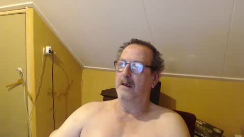 Snapshot of destelp chatting on September 28, 2025, 6:57 pm destelp online show from September 28, 2025, 6:57 pm