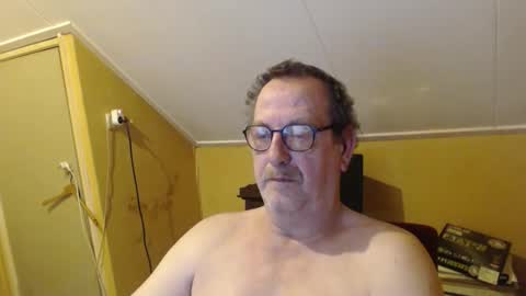 Snapshot of destelp chatting on November 29, 2025, 11:30 pm destelp online show from November 29, 2025, 11:30 pm