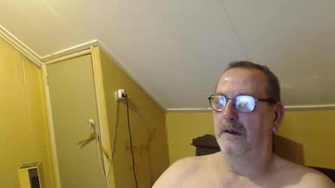 Snapshot of destelp chatting on December 19, 2025, 7:10 pm destelp online show from December 19, 2025, 7:10 pm