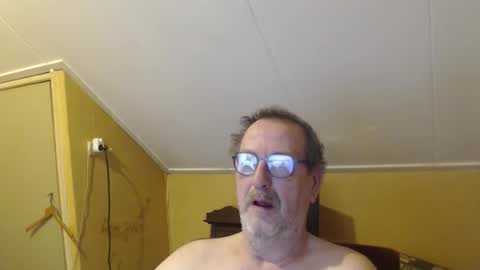 Snapshot of destelp chatting on February 25, 2026, 11:25 pm destelp online show from February 25, 2026, 11:25 pm