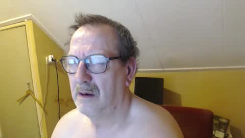 Snapshot of destelp chatting on February 26, 2026, 11:15 pm destelp online show from February 26, 2026, 11:15 pm